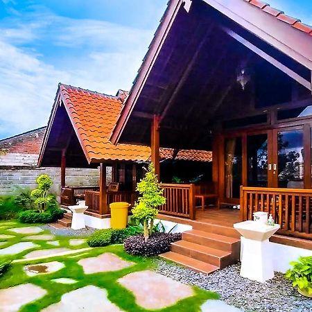 Andung Andung Villa And Resto Banyuwangi  Exterior photo