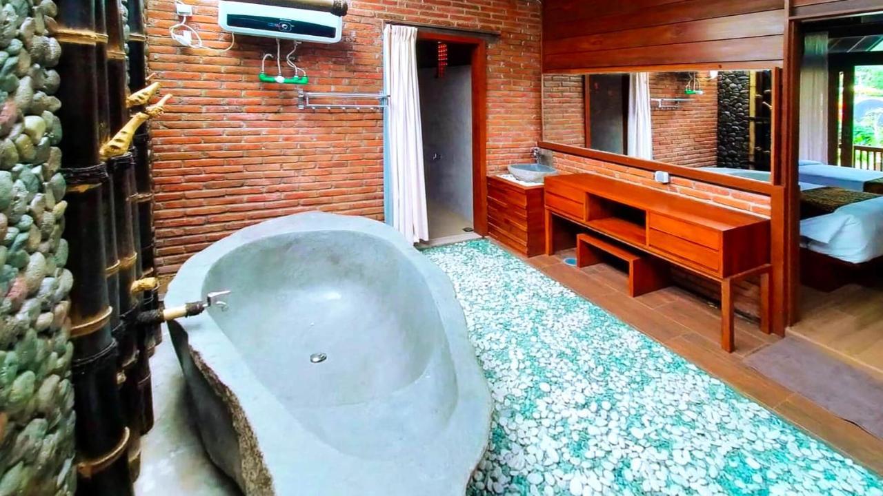 Andung Andung Villa And Resto Banyuwangi  Exterior photo